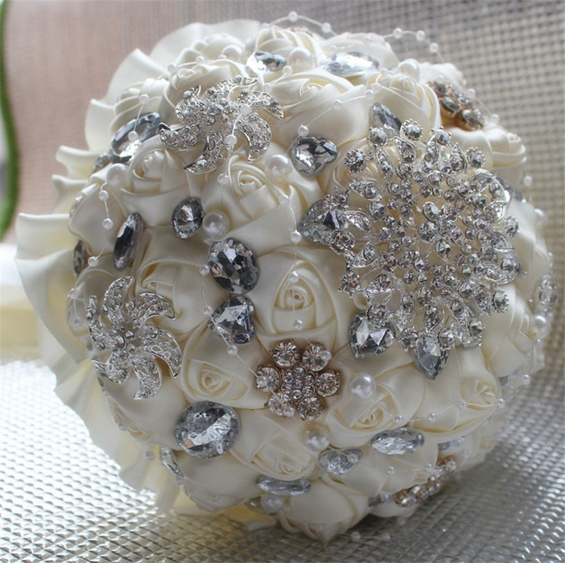 Bouquet da sposa in seta artificiale con perle e strass - Bridetobe.it