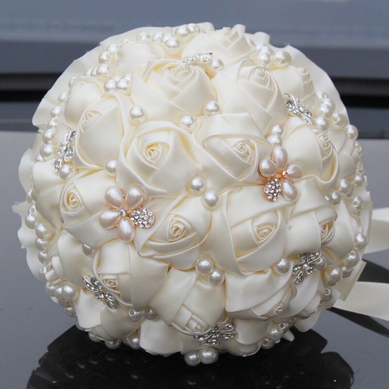 Bouquet da sposa in seta artificiale con perle e strass - Bridetobe.it