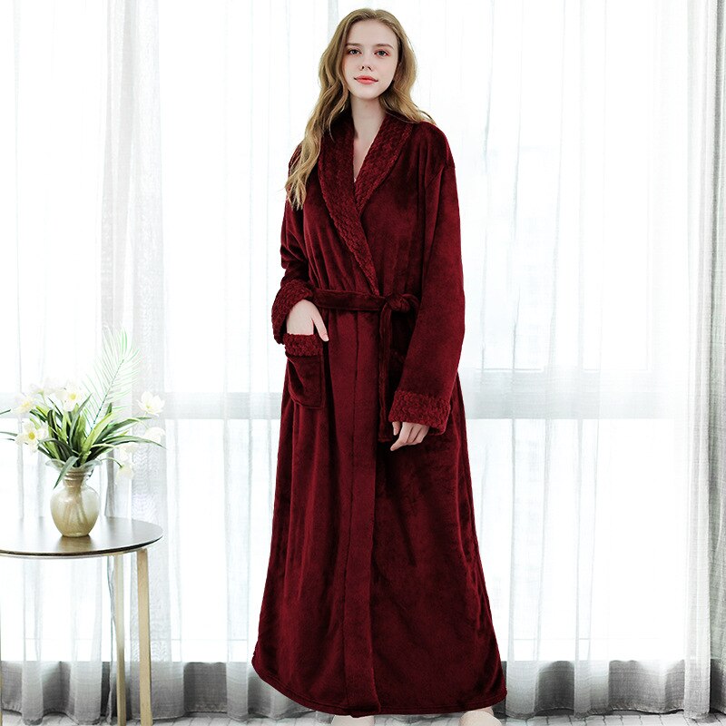 Accappatoio in morbido pile di coral fleece, spesso e caldo, con kimono termico in flanella personalizzabile con nome e data degli sposi. Perfetto come pigiama da notte per uomo e donna. - Bridetobe.it