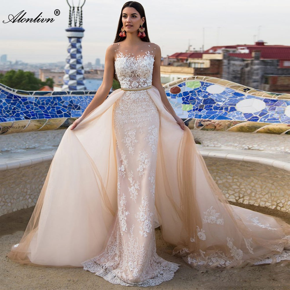 Abito da sposa lussuosa senza maniche in tulle Champagne 2 in 1, con cintura dorata rimovibile e applicazioni in pizzo - Bridetobe.it