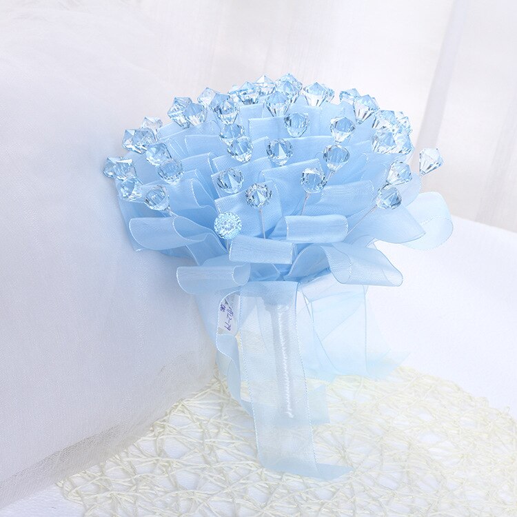 Bouquet da sposa fatto a mano con perle, acrilico e strass - Bridetobe.it