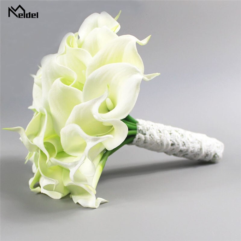 Bouquet da Sposa con Gigli Artificiali in Nastro di Seta Fatto a Mano - Bridetobe.it