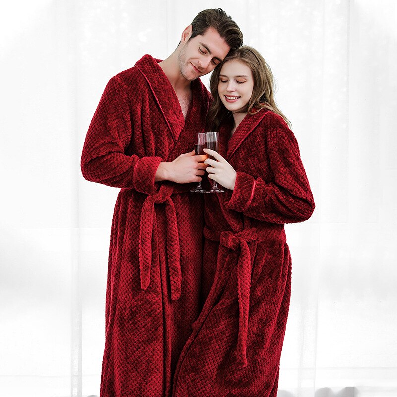 Accappatoio in morbido pile di coral fleece, spesso e caldo, con kimono termico in flanella personalizzabile con nome e data degli sposi. Perfetto come pigiama da notte per uomo e donna. - Bridetobe.it