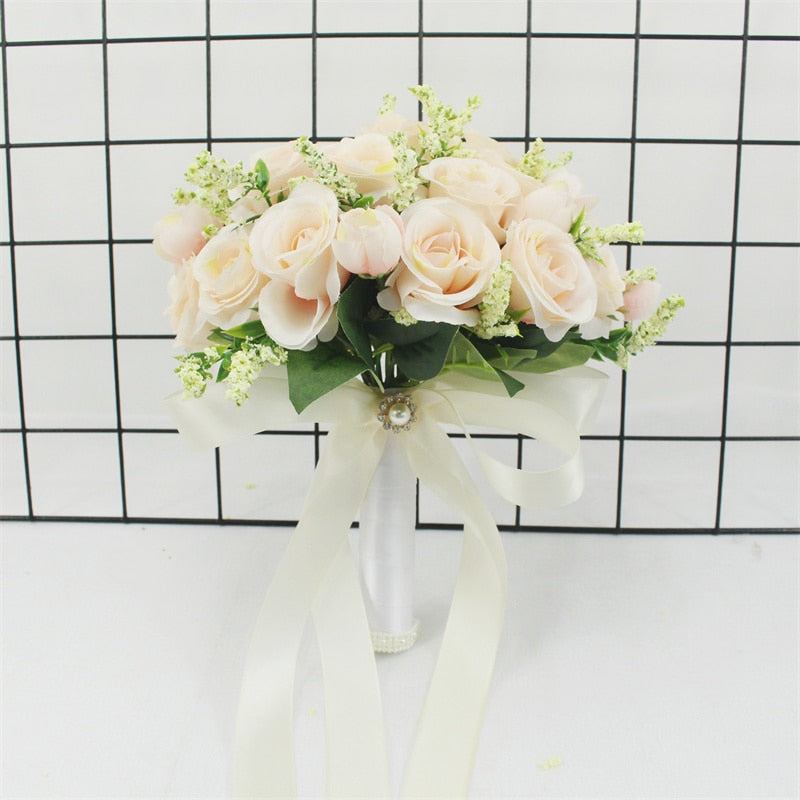 Bouquet da sposa con rose artificiali di seta, nastro in raso e perle –  Bridetobe.it