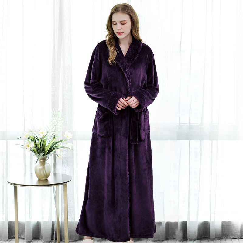 Accappatoio in morbido pile di coral fleece, spesso e caldo, con kimono termico in flanella personalizzabile con nome e data degli sposi. Perfetto come pigiama da notte per uomo e donna. - Bridetobe.it