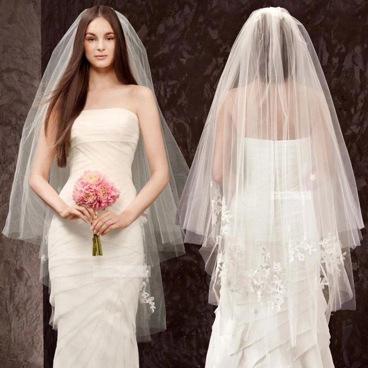 Velo da sposa elegante con applicazioni in pizzo fatto a mano - Bridetobe.it