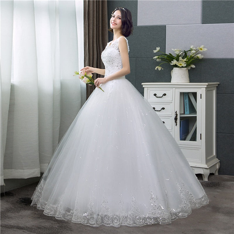 Abito da sposa economico e elegante con scollo a V senza maniche in pizzo - Bridetobe.it