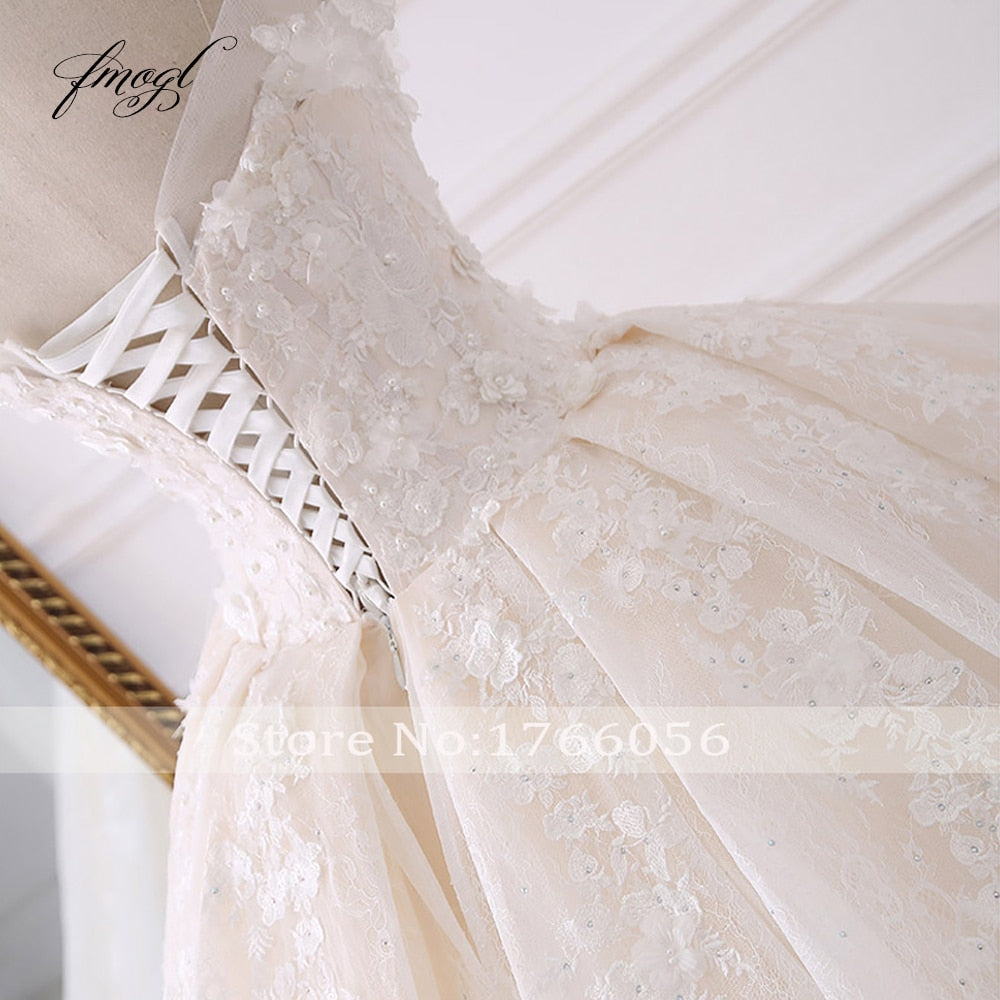 Vestito da sposa di lusso Fmogl Sexy Sweetheart con applicazioni di pizzo, fiori in perline e cappella - Bridetobe.it