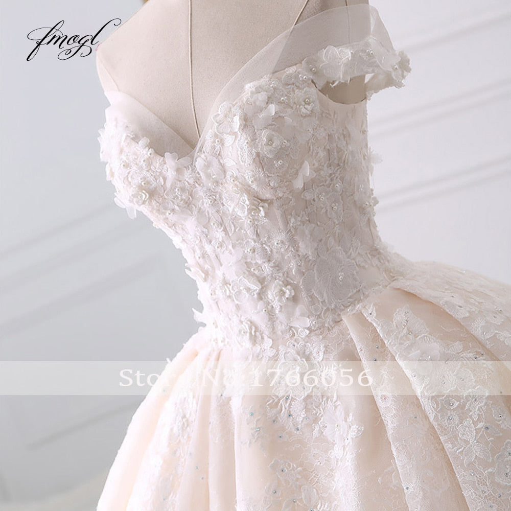 Vestito da sposa di lusso Fmogl Sexy Sweetheart con applicazioni di pizzo, fiori in perline e cappella - Bridetobe.it