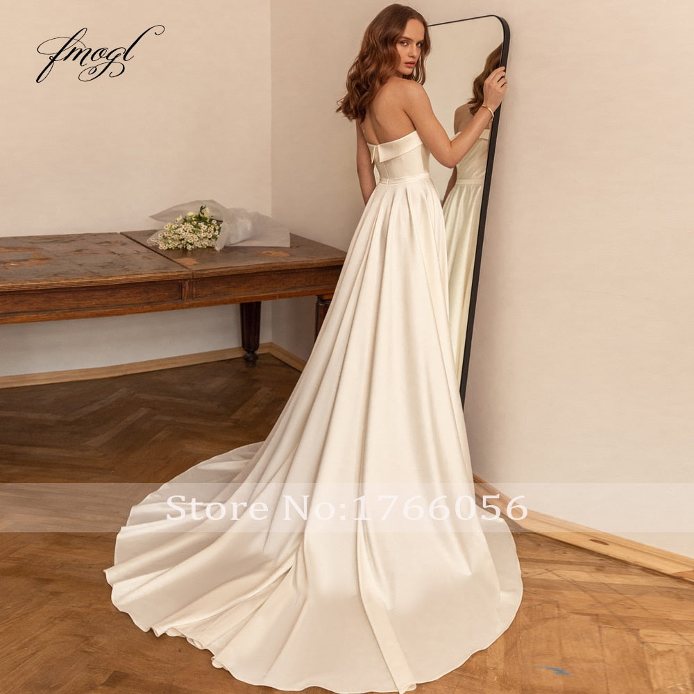 Abito da sposa Fmogl Sexy Sweetheart Matte Satin Vintage Luxury con Plissettature - Linea A con Strascico" - Bridetobe.it