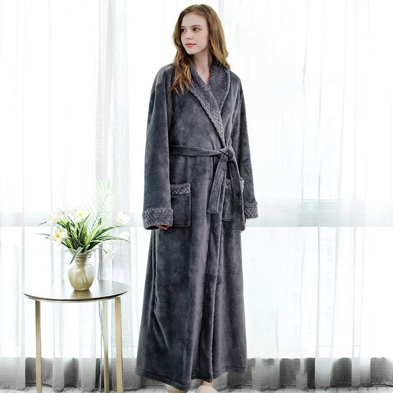 Accappatoio in morbido pile di coral fleece, spesso e caldo, con kimono termico in flanella personalizzabile con nome e data degli sposi. Perfetto come pigiama da notte per uomo e donna. - Bridetobe.it