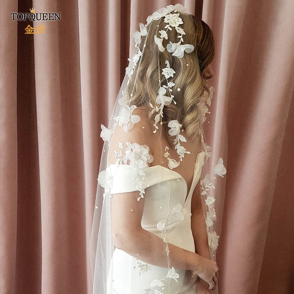 Velo da Sposa Fatto a Mano con Fiori 3D e Perle - Lusso e Eleganza in Stile Cattedrale - Bridetobe.it