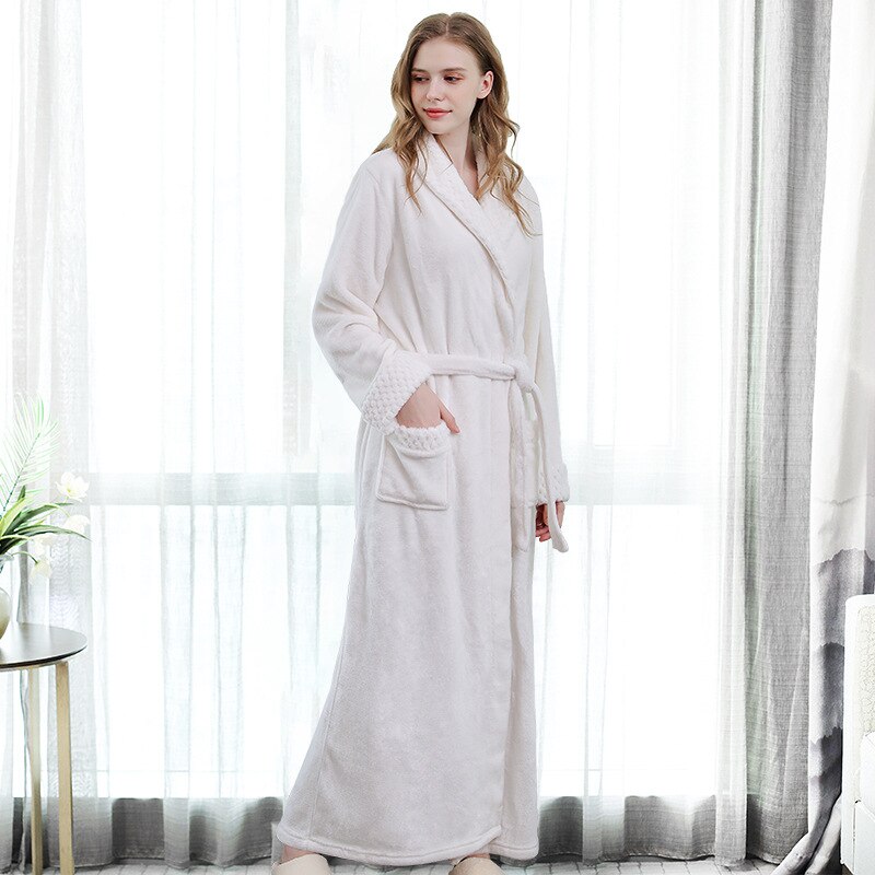 Accappatoio in morbido pile di coral fleece, spesso e caldo, con kimono termico in flanella personalizzabile con nome e data degli sposi. Perfetto come pigiama da notte per uomo e donna. - Bridetobe.it