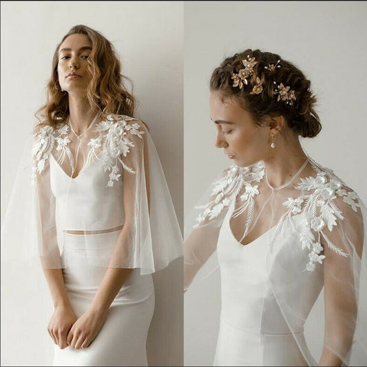 Mantello morbido da sposa in tulle con applicazioni sulle spalle e bolero in pizzo - Bridetobe.it