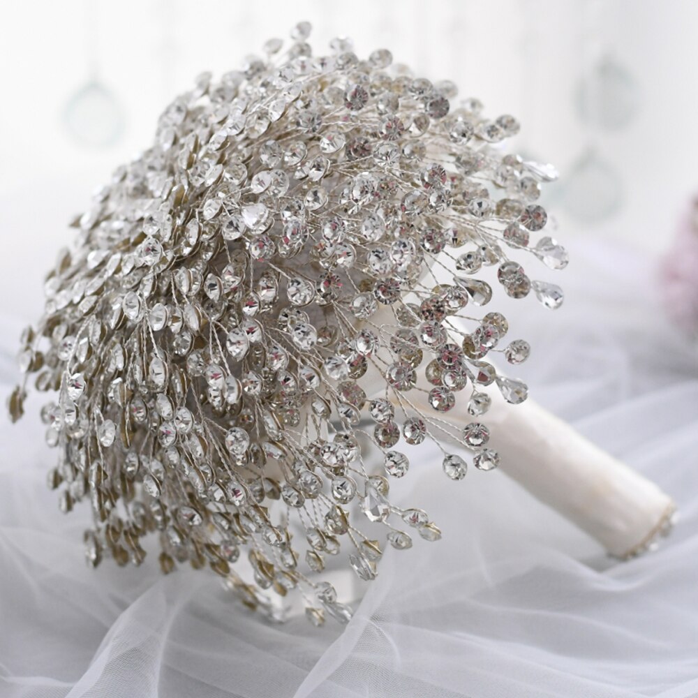 Bouquet da sposa fatto a mano con pietre preziose di diamanti, perle e argento - Bridetobe.it