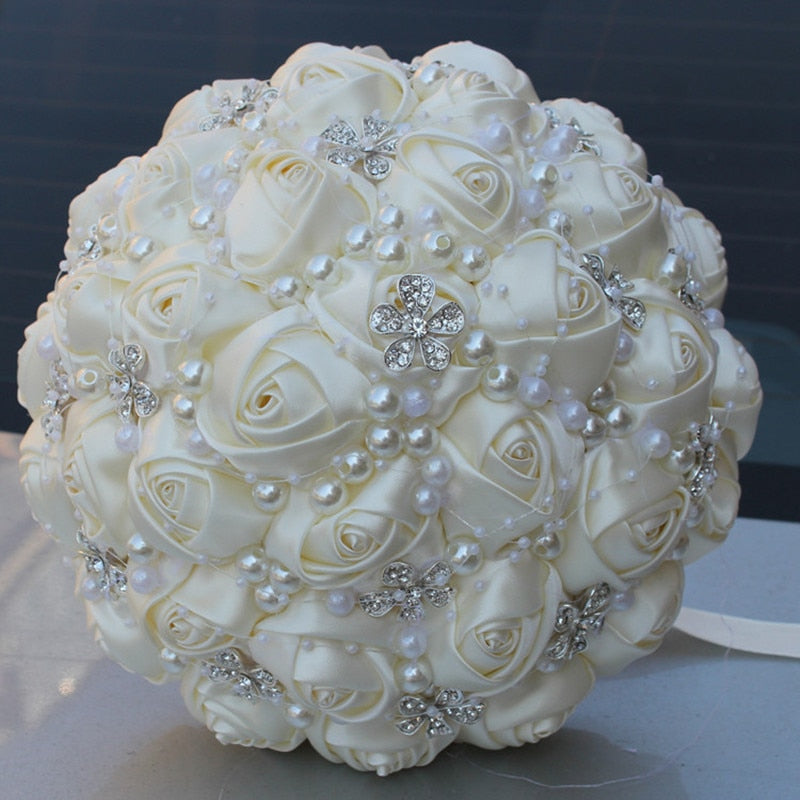 Bouquet da sposa in seta artificiale con perle e strass - Bridetobe.it