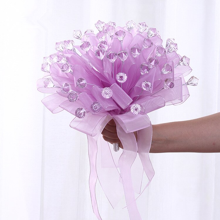 Bouquet da sposa fatto a mano con perle, acrilico e strass - Bridetobe.it