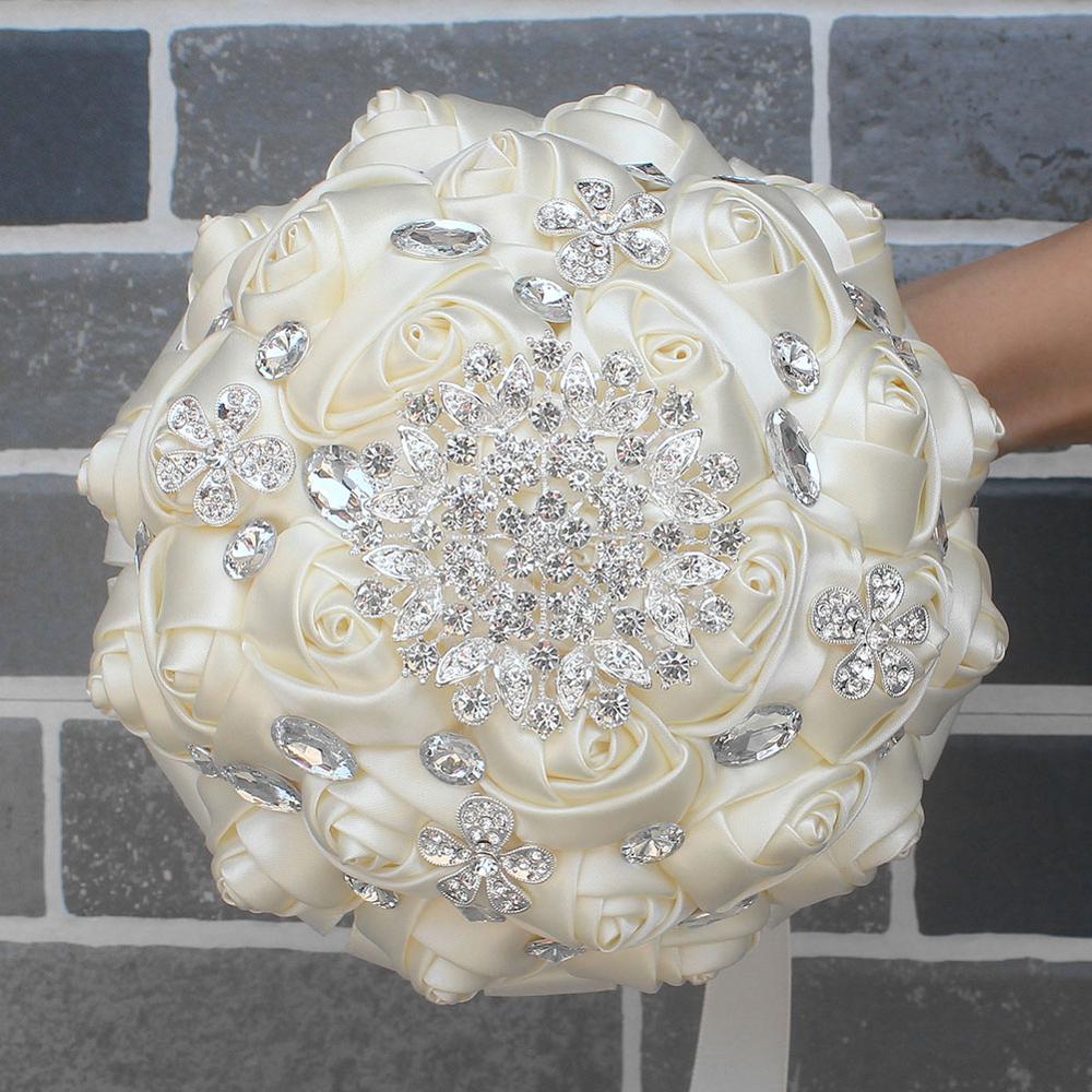 Bouquet da sposa in seta artificiale con perle e strass - Bridetobe.it