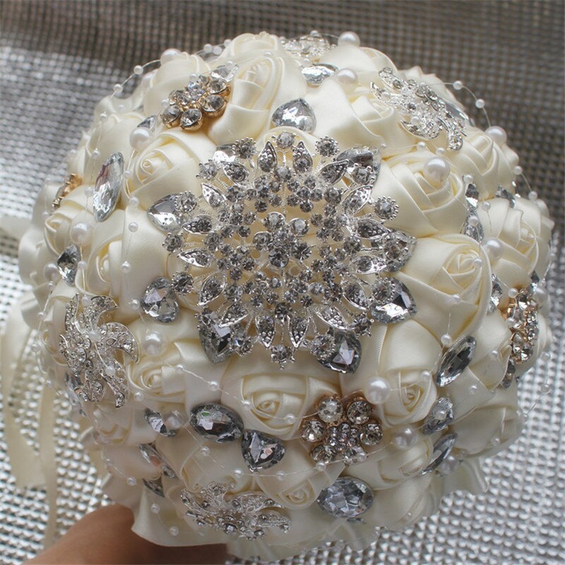 Bouquet da sposa in seta artificiale con perle e strass - Bridetobe.it