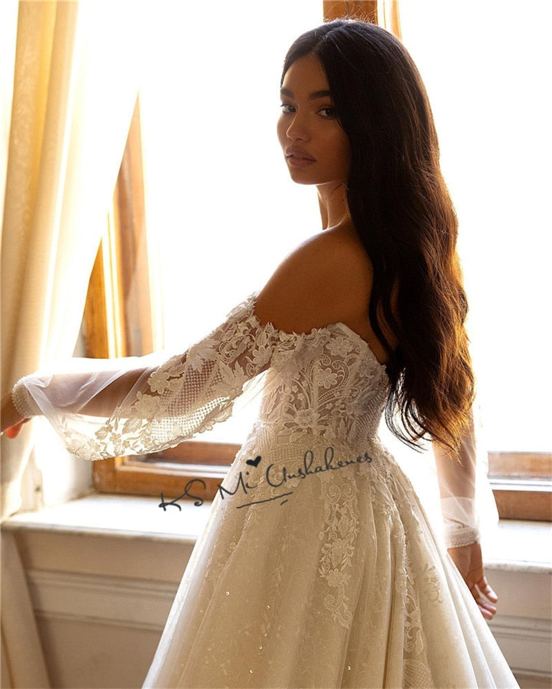 Abito da sposa lussuoso in stile gotico con pizzo a manica lunga e glitter scintillante, modello vintage 2023 - Bridetobe.it