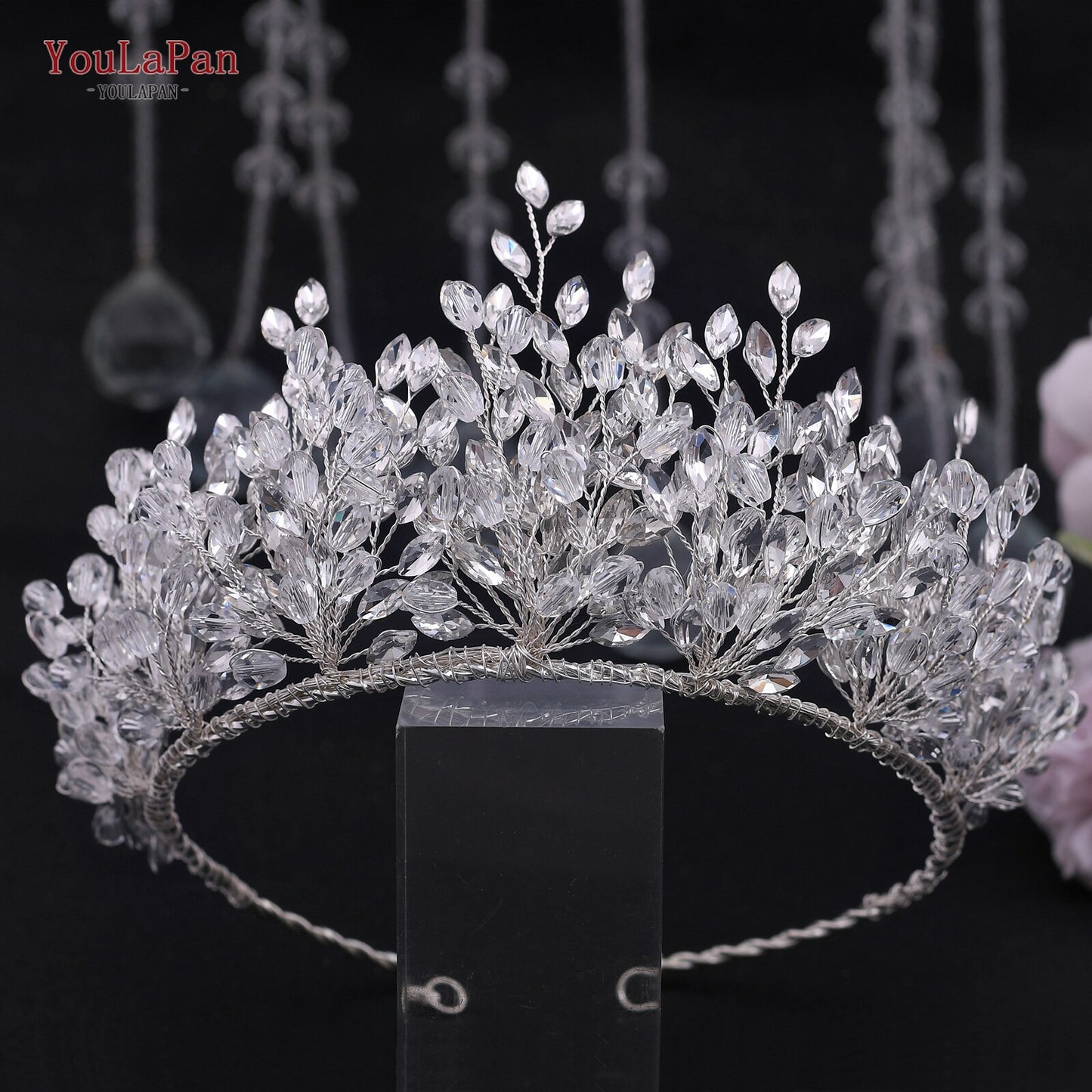 Accessori di lusso per acconciature da sposa con diamanti e corone diademi in strass - Bridetobe.it