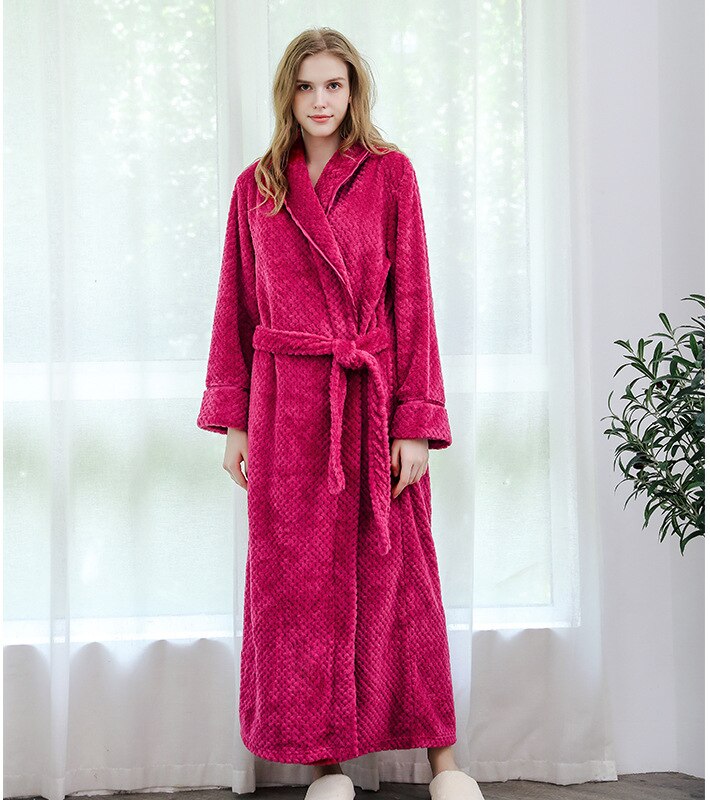 Accappatoio in morbido pile di coral fleece, spesso e caldo, con kimono termico in flanella personalizzabile con nome e data degli sposi. Perfetto come pigiama da notte per uomo e donna. - Bridetobe.it