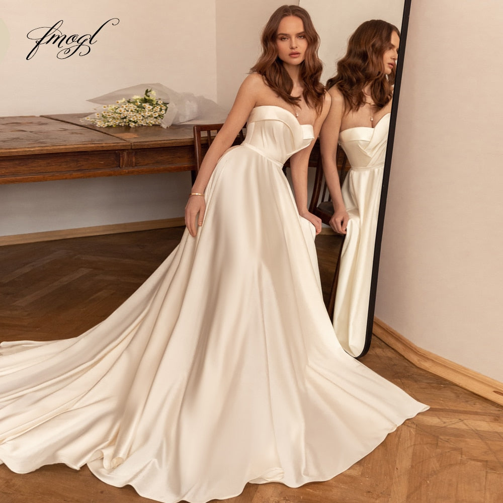 Abito da sposa Fmogl Sexy Sweetheart Matte Satin Vintage Luxury con Plissettature - Linea A con Strascico" - Bridetobe.it