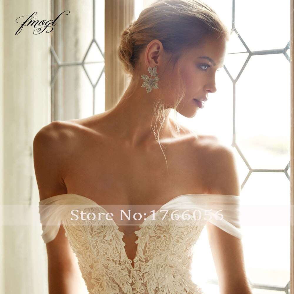 Abito da sposa a sirena di lusso con scollo a barca sexy, schiena scoperta in pizzo e applicazioni di perline - Bridetobe.it