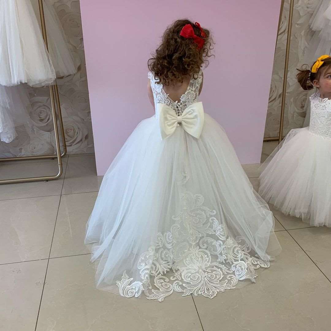 Abito da ballo senza maniche con scollo a V, con fiocco in pizzo e tulle applicato a fiori per bambine - Bridetobe.it