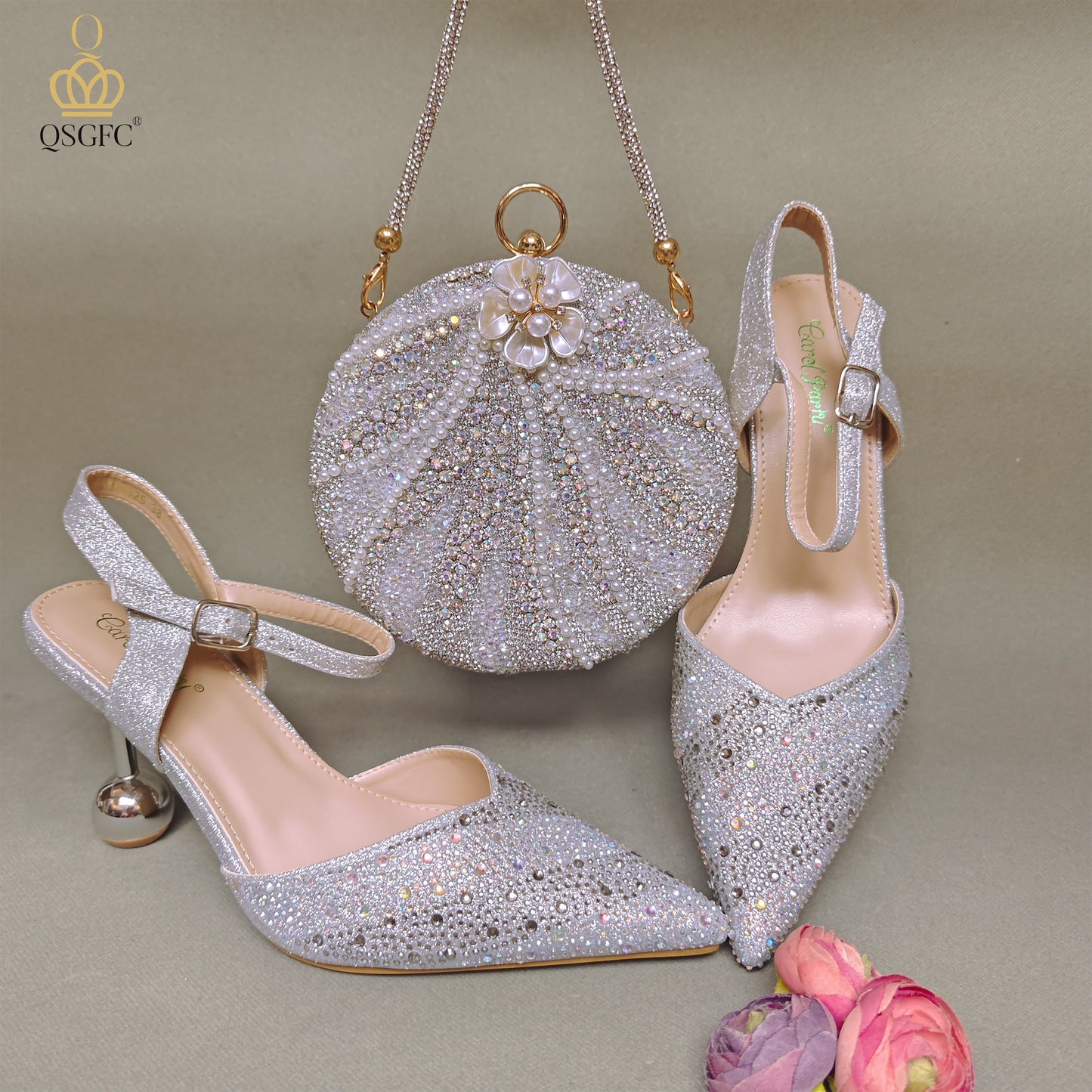 Set scarpe e borsa da sposa in diamante scintillante blu e fiore di perla di nuovo design italiano - Bridetobe.it