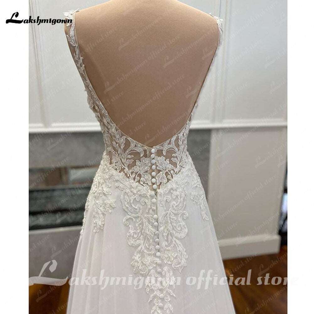 Abito da sposa in chiffon lussuoso con schiena scoperta, applicazioni in pizzo boho vintage e scollo a V (2023) - Bridetobe.it