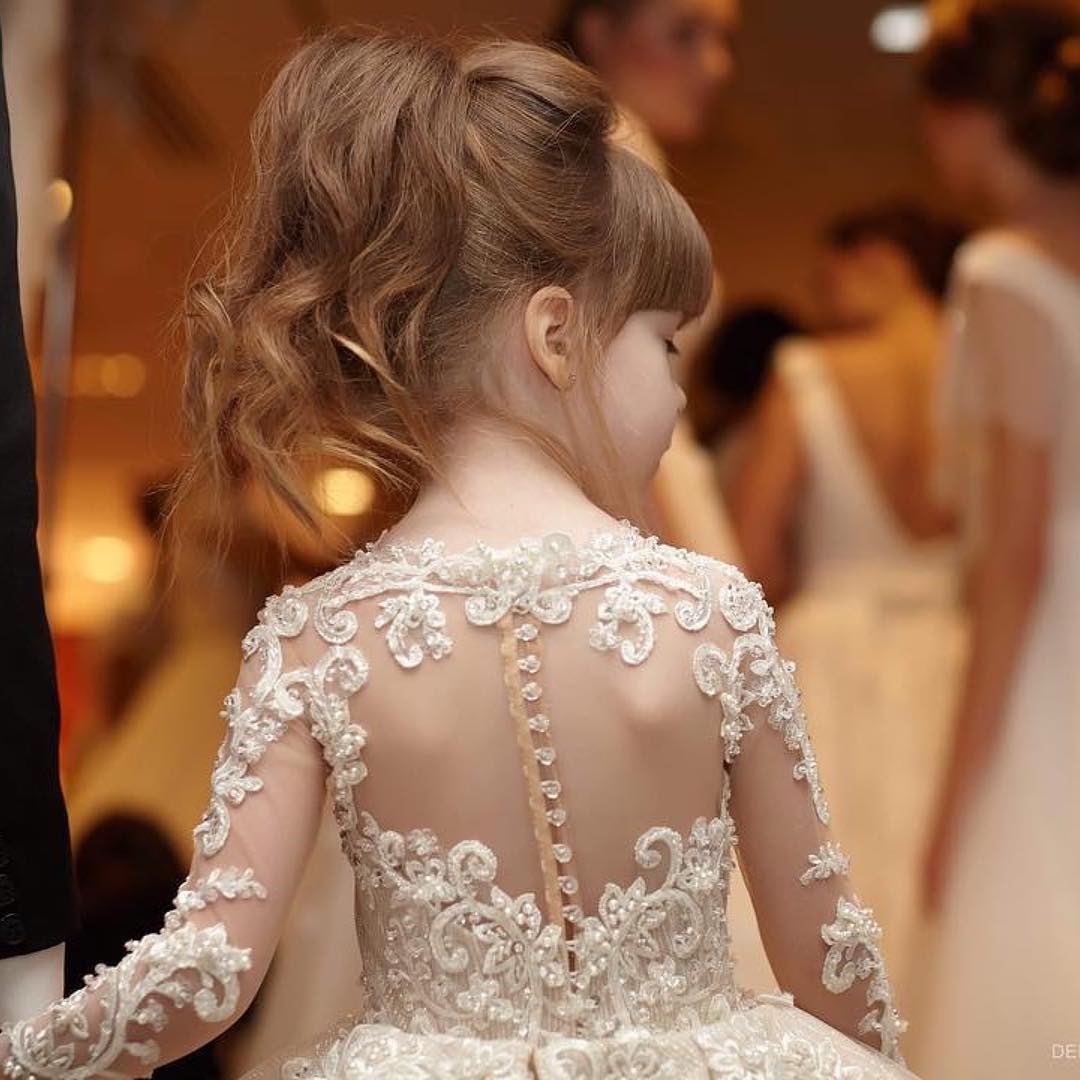 Abito elegante per bambina con maniche lunghe, bottoni sul retro e fiocco al collo - Bridetobe.it