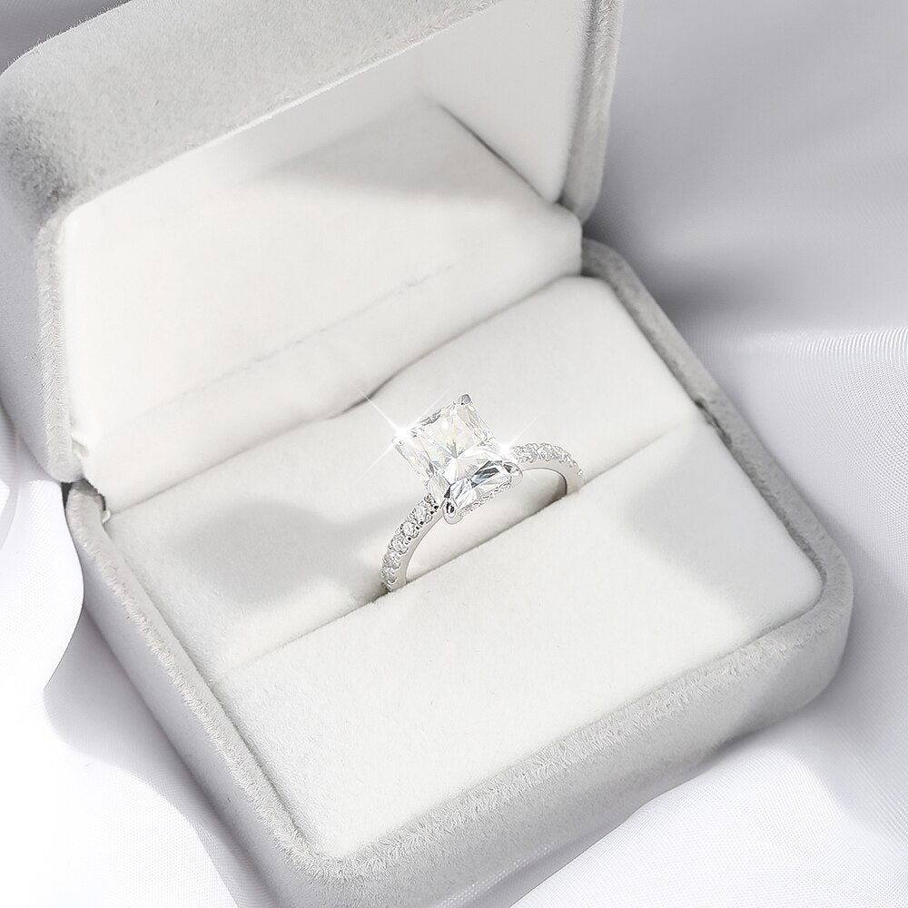 Anello di Fidanzamento Solitario Radiant Cut Moissanite 4ct S925 Sterling Silver con Certificazione GRA - Bridetobe.it