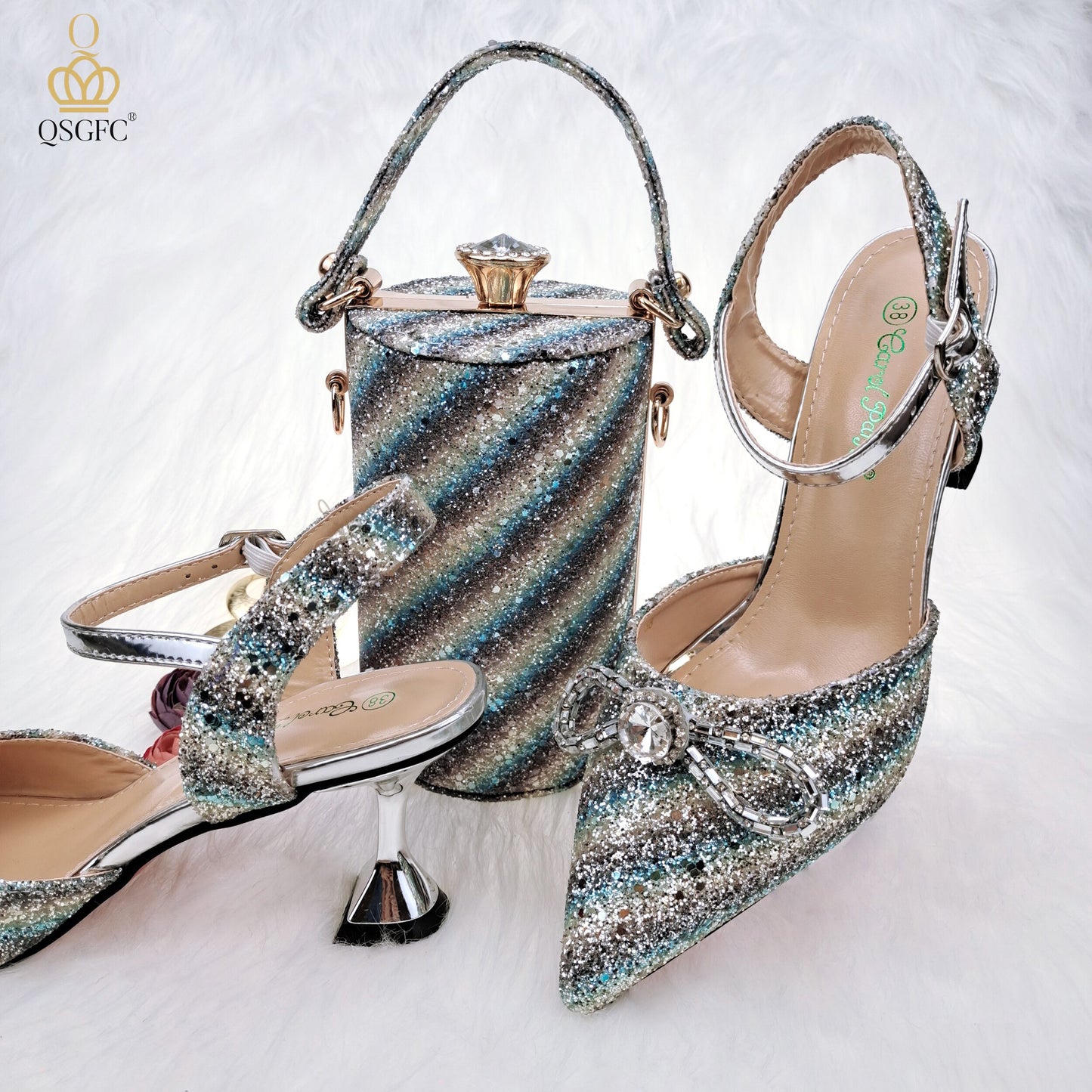 Set scarpe e borsa da donna a righe Champagne fatte a mano con sequins e farfalla di diamanti - Bridetobe.it