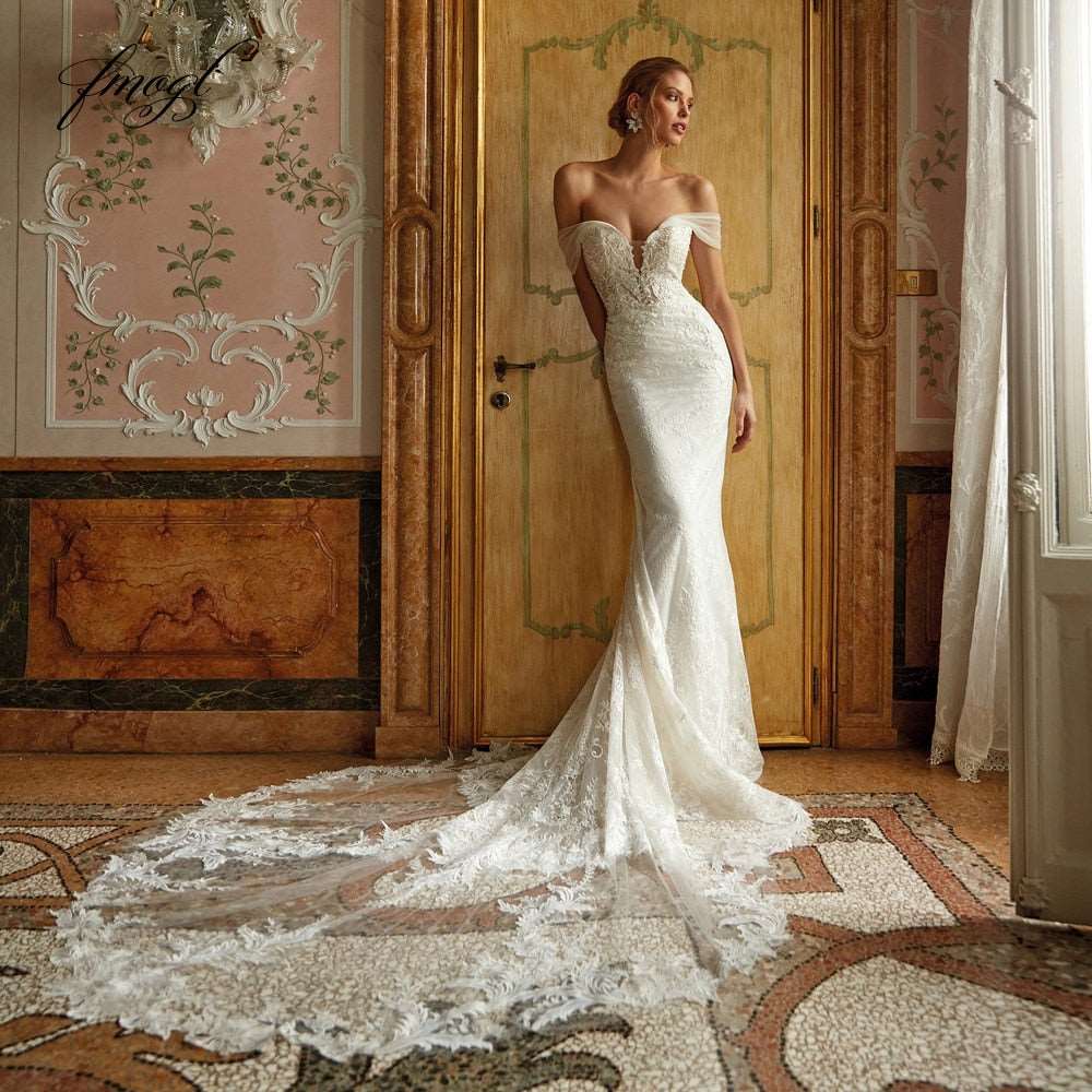 Abito da sposa a sirena di lusso con scollo a barca sexy, schiena scoperta in pizzo e applicazioni di perline - Bridetobe.it