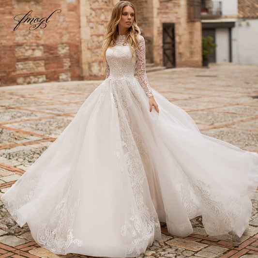 Abito da Sposa Vintage in Pizzo a Maniche Lunghe con Collo a Barchetta, Strascico Corte e Applicazioni in Stile A-linea