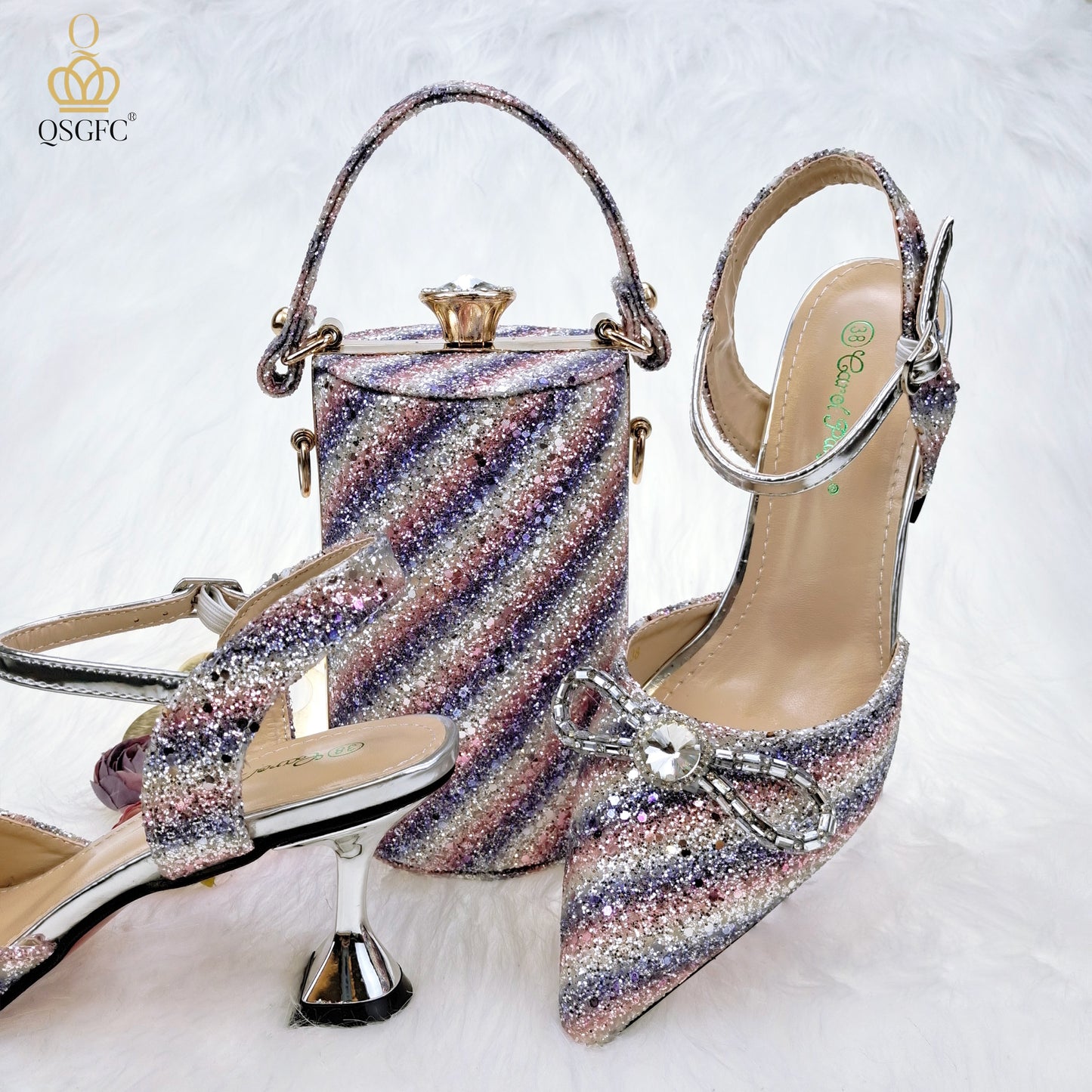 Set scarpe e borsa da donna a righe Champagne fatte a mano con sequins e farfalla di diamanti - Bridetobe.it