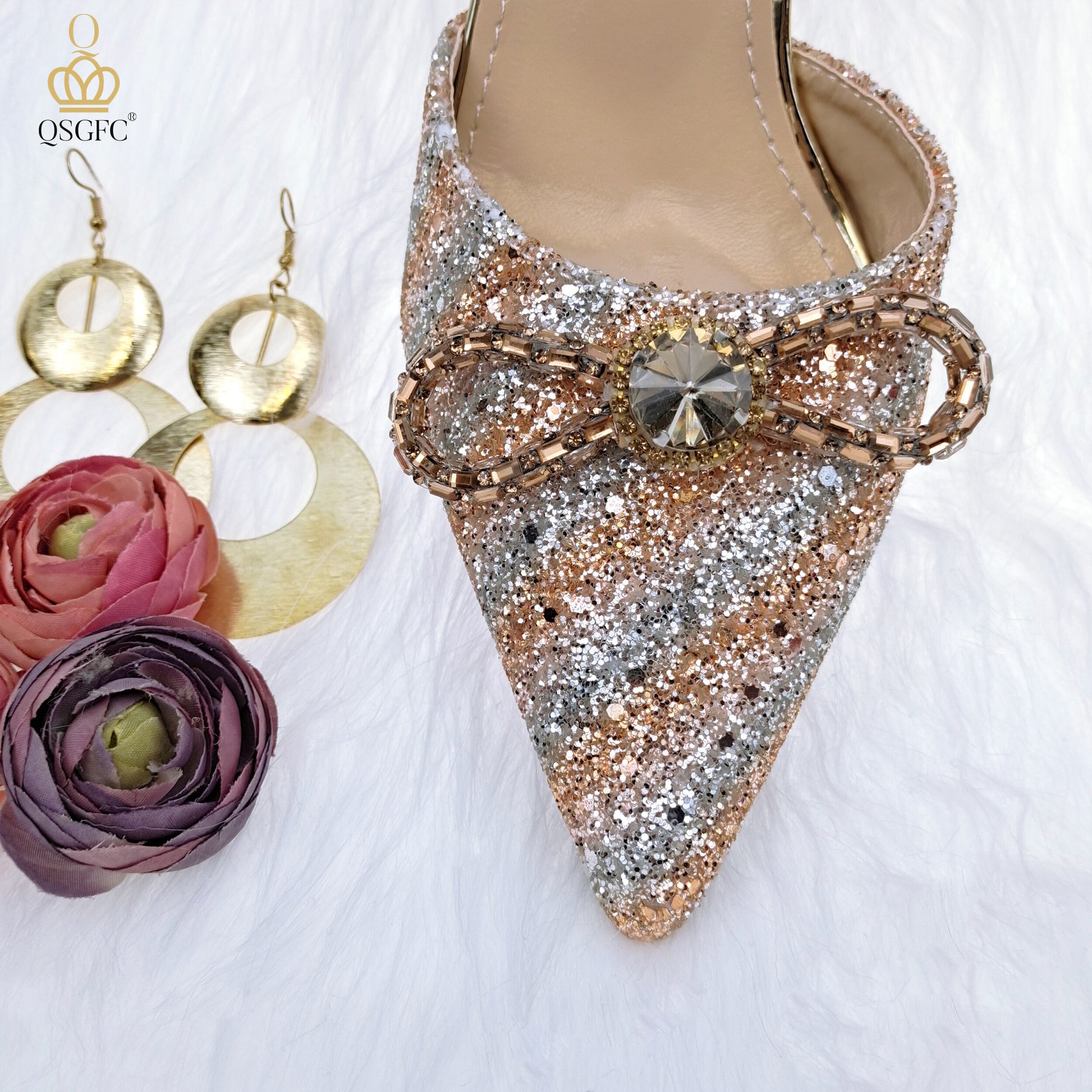 Set scarpe e borsa da donna a righe Champagne fatte a mano con sequins e farfalla di diamanti - Bridetobe.it