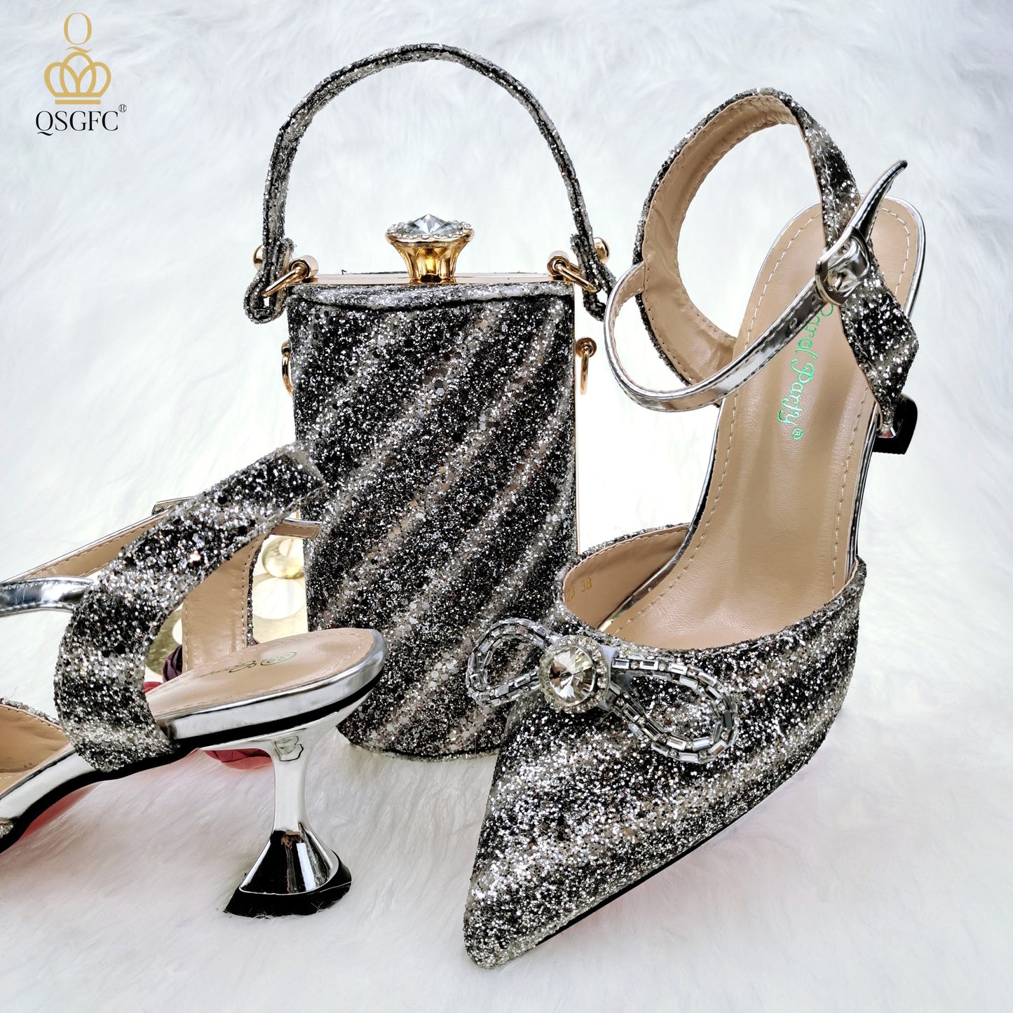 Set scarpe e borsa da donna a righe Champagne fatte a mano con sequins e farfalla di diamanti - Bridetobe.it