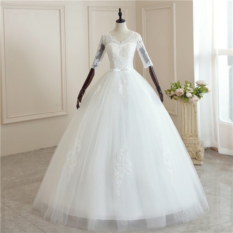 Abito da sposa con maniche lunghe in tulle con applicazioni di pizzo e scollo a V - Bridetobe.it