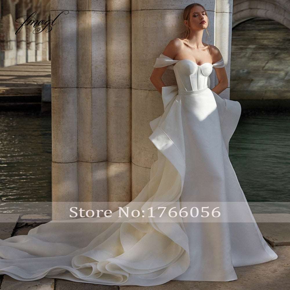 Abito da sposa a sirena con schiena scoperta, scollo a cuore in raso opaco con ruches e perline di lusso - Bridetobe.it