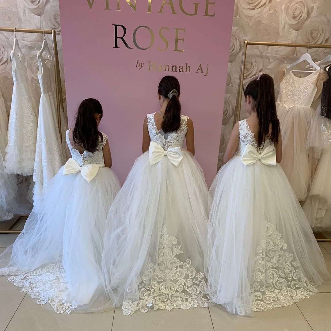 Abito da ballo senza maniche con scollo a V, con fiocco in pizzo e tulle applicato a fiori per bambine - Bridetobe.it