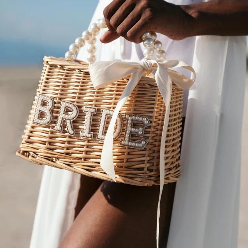 Borsa personalizzata con cannuccia per la sposa Mrs Wifey, perfetta per matrimonio, luna di miele, addio al nubilato e feste. - Bridetobe.it