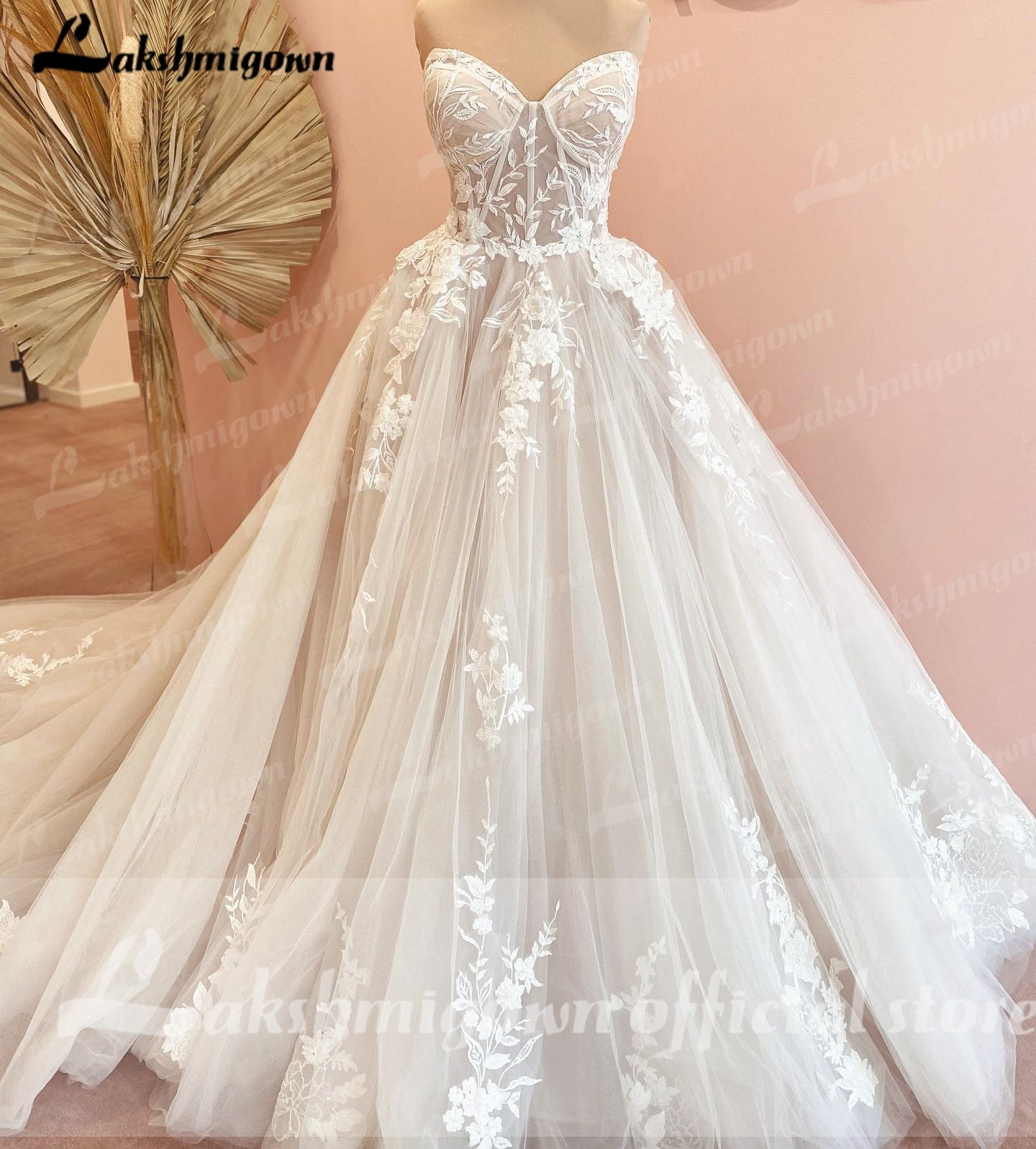 Abito da sposa in tulle di lusso con strascico a corte e senza maniche con pizzo 2023 Vestido - Bridetobe.it