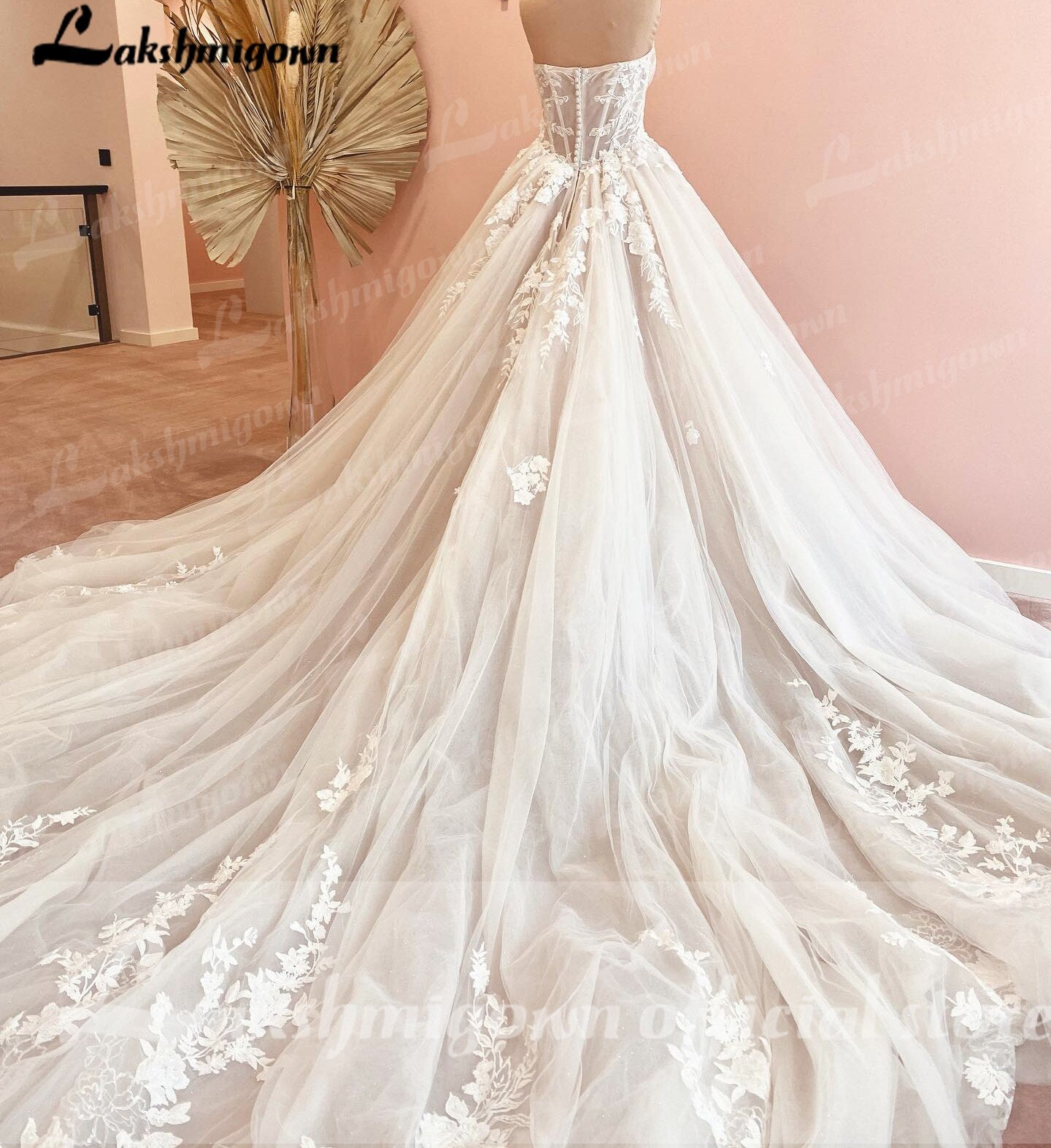 Abito da sposa in tulle di lusso con strascico a corte e senza maniche con pizzo 2023 Vestido - Bridetobe.it