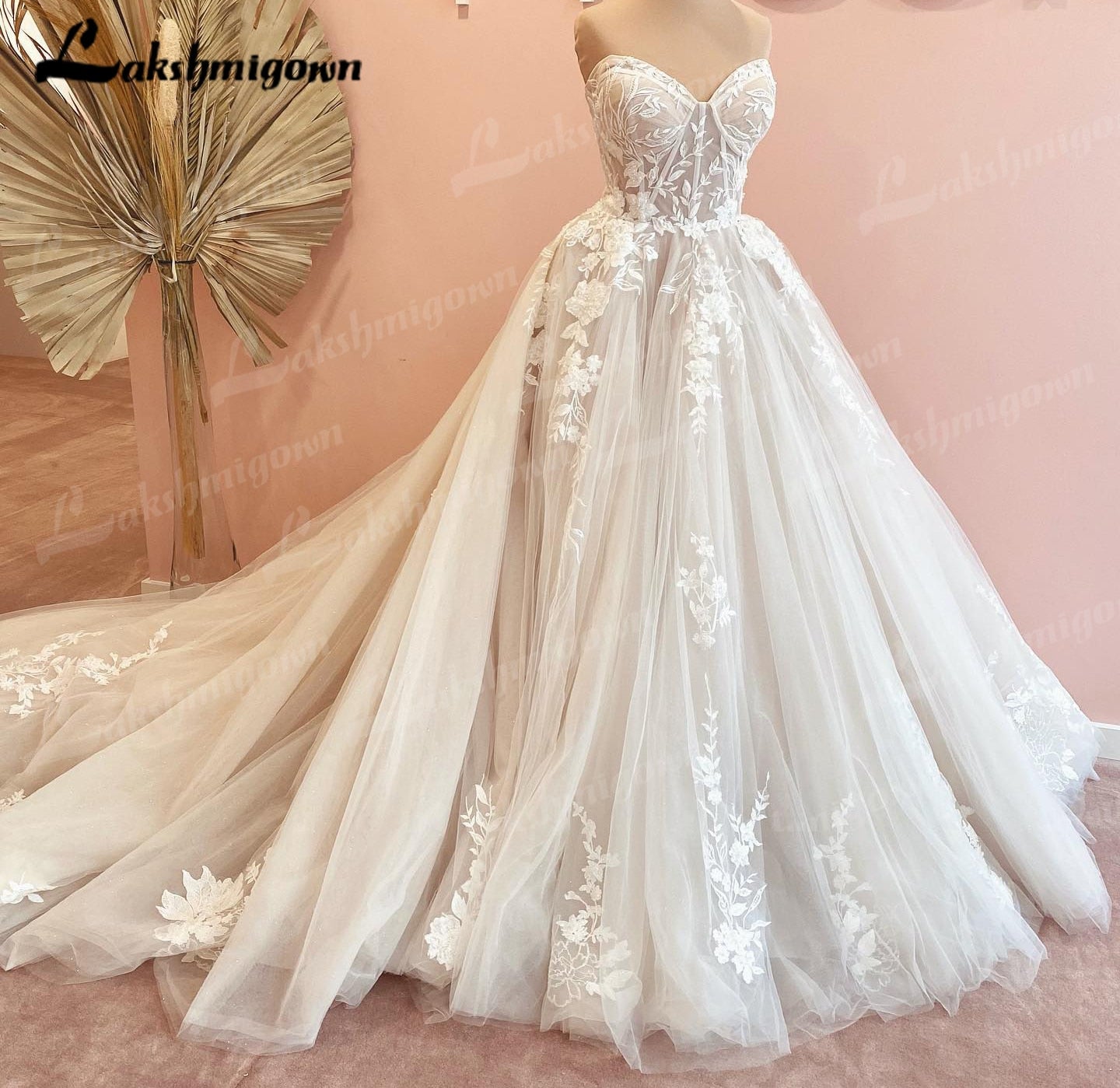 Abito da sposa in tulle di lusso con strascico a corte e senza maniche con pizzo 2023 Vestido - Bridetobe.it