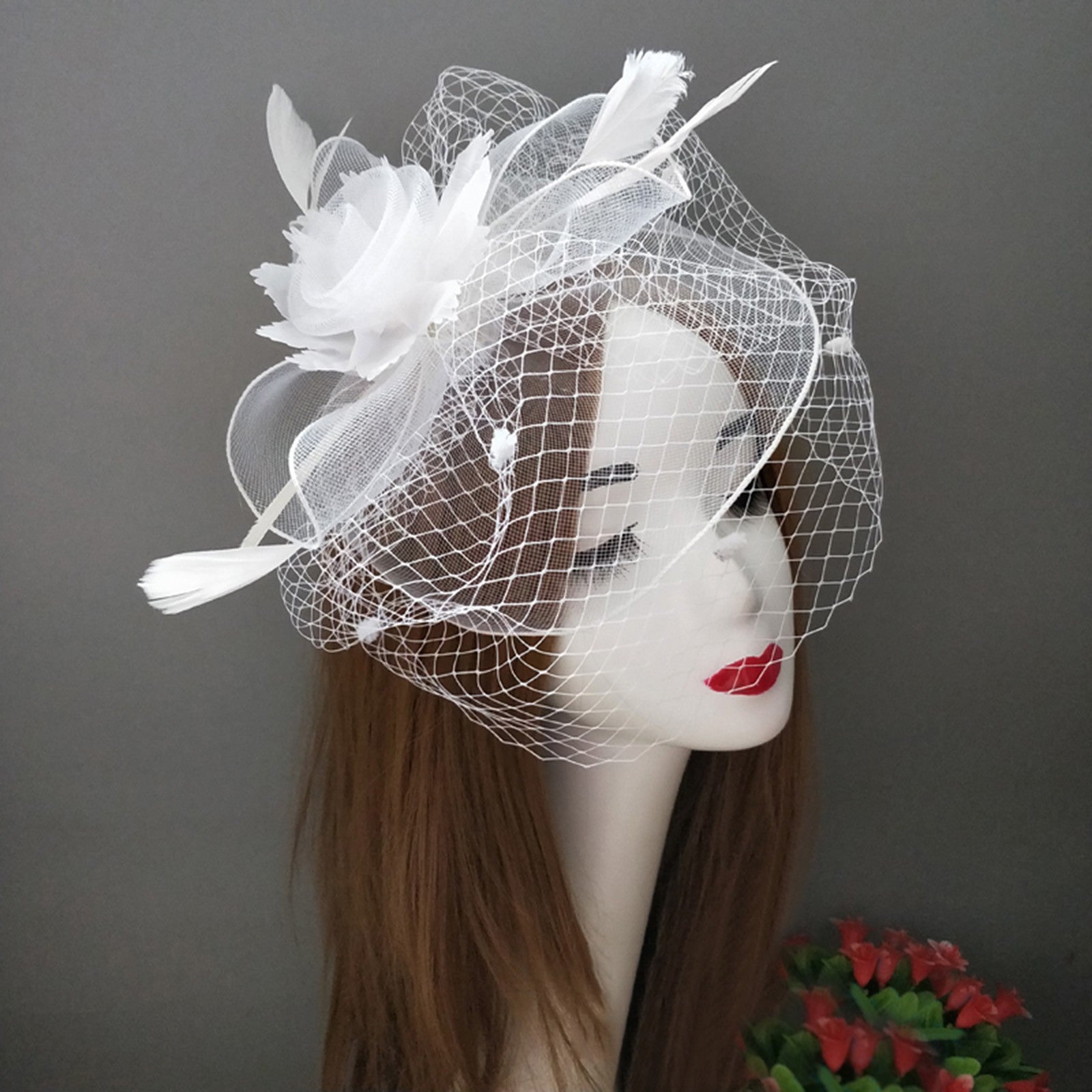 Accessori per capelli sposa in piume e rete vintage fatti a mano - Bridetobe.it