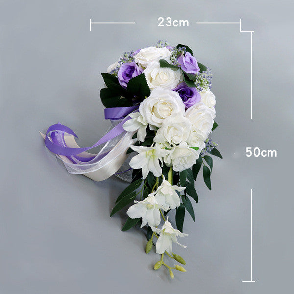 Bouquet da sposa fatto a mano con fiori di seta a cascata in nastro di seta - Bridetobe.it